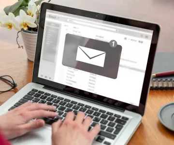 Póngase en contacto con nosotros por correo electrónico – Área de socios