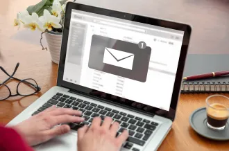 Póngase en contacto con nosotros por correo electrónico – Área de socios