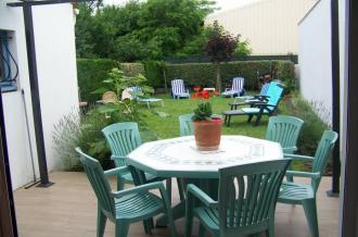 vue sur jardin depuis la terrasse