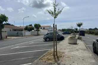 Parking Office de Tourisme_La Brée-les-Bains