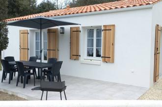 La Critique - Maison Bleue - Patrick Aubriere