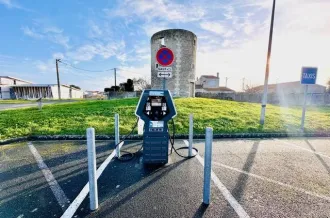 Borne électrique_Saint-Denis-d'Oléron