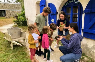 Animation en famille - Visite touche-à-tout_Le Grand-Village-Plage