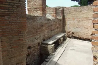 Latrine romaines à Ostie