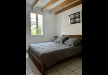 Chambre prinicipale lit 140 cm