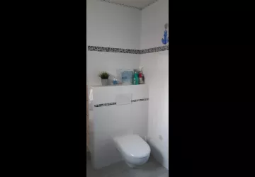 Maison roses trèmières