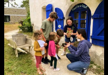 Animation en famille - Visite touche-à-tout_Le Grand-Village-Plage