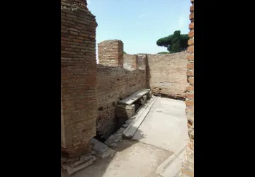Latrine romaines à Ostie